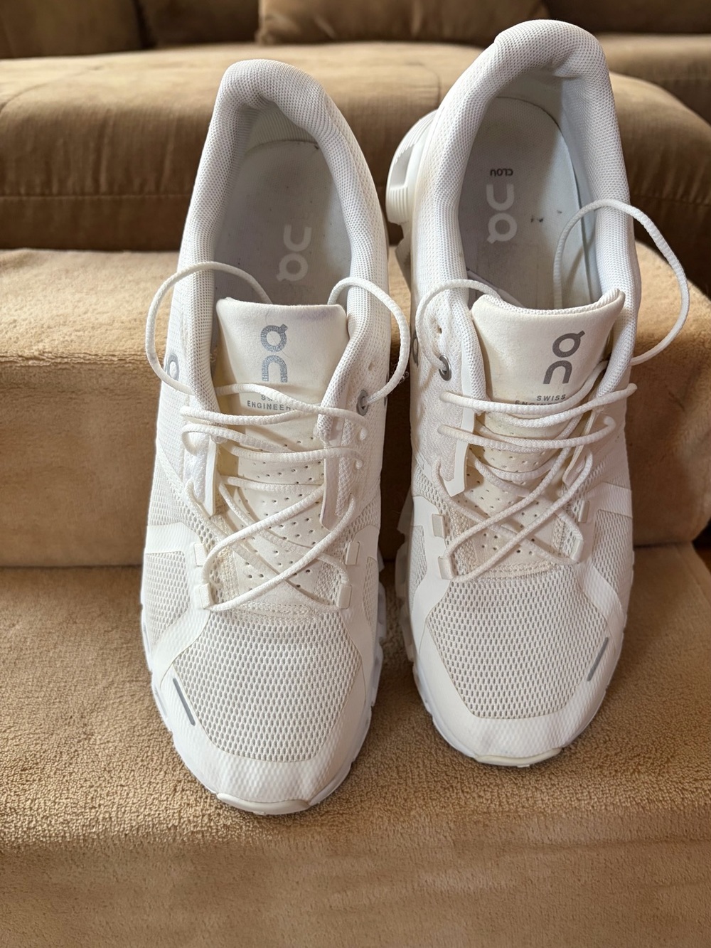 On Running White Low-Top Mesh Trainers 👟